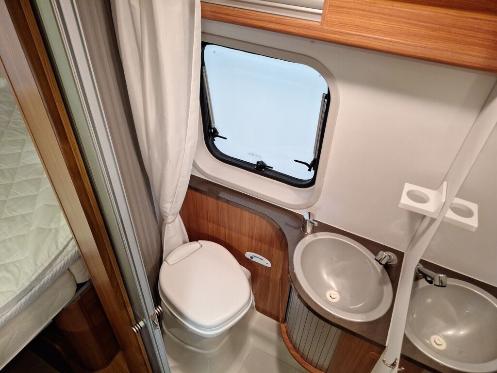 Adria Twin 600 SP 2012 Harmaa
