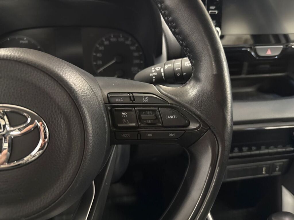 Toyota Yaris 2024 Harmaa
