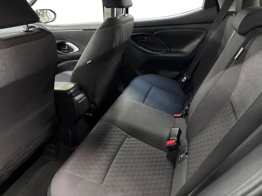 Toyota Yaris 2024 Harmaa