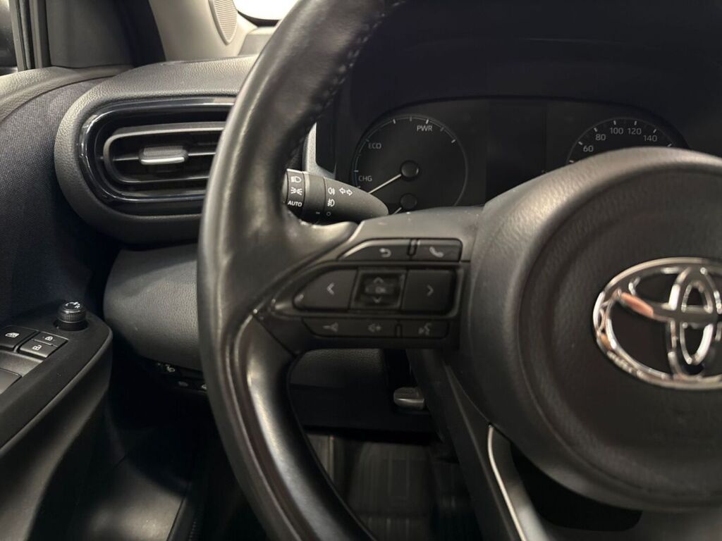Toyota Yaris 2024 Harmaa