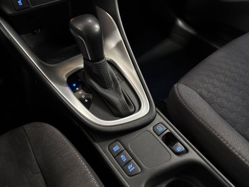 Toyota Yaris 2024 Harmaa