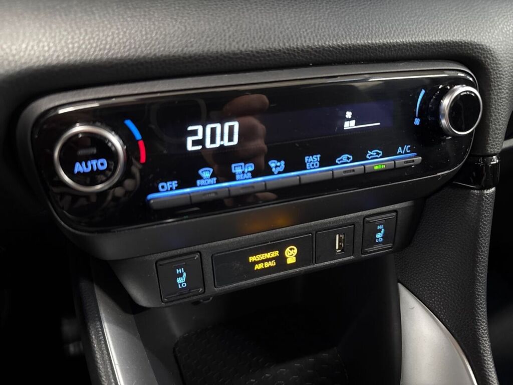 Toyota Yaris 2024 Harmaa