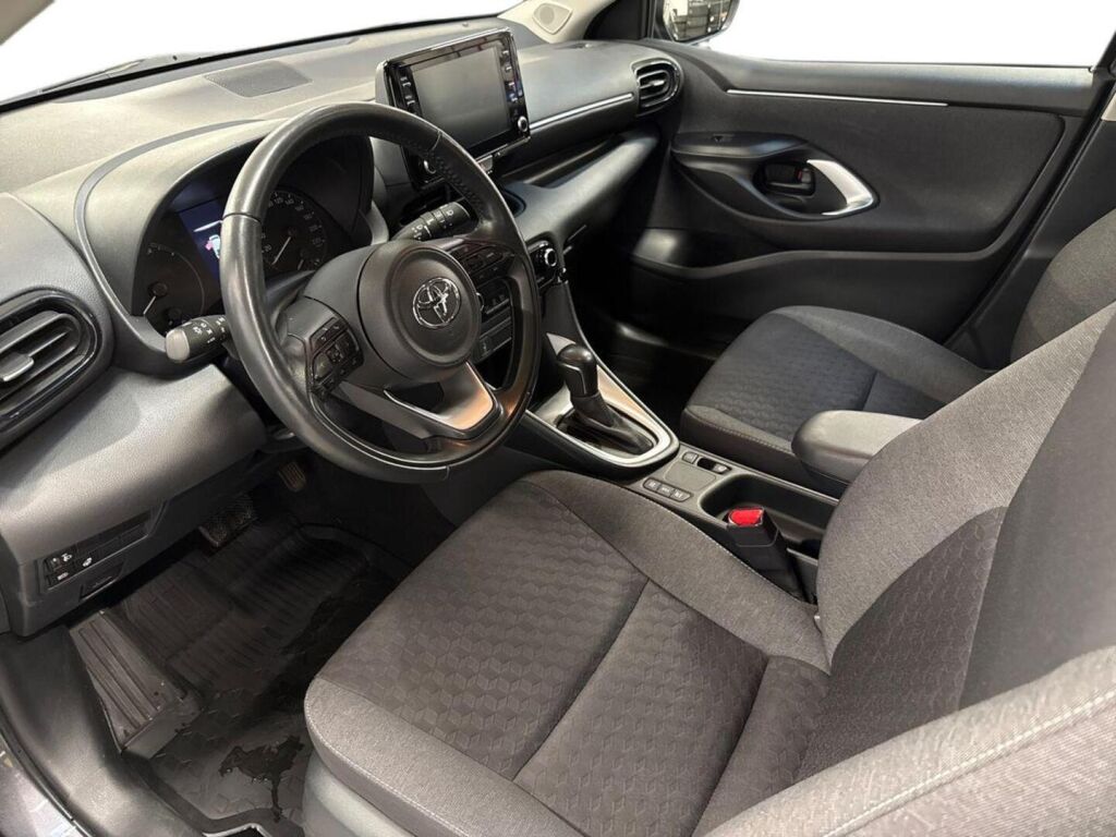 Toyota Yaris 2024 Harmaa