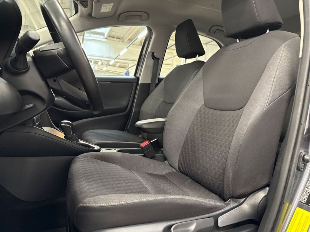 Toyota Yaris 2024 Harmaa