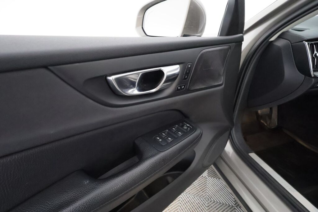 Volvo V60 2021 Harmaa