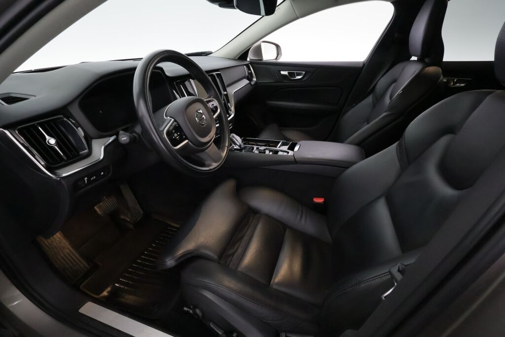 Volvo V60 2021 Harmaa