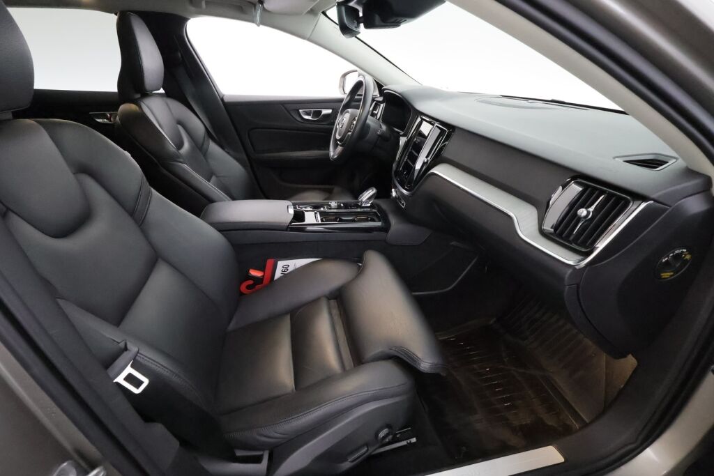 Volvo V60 2021 Harmaa