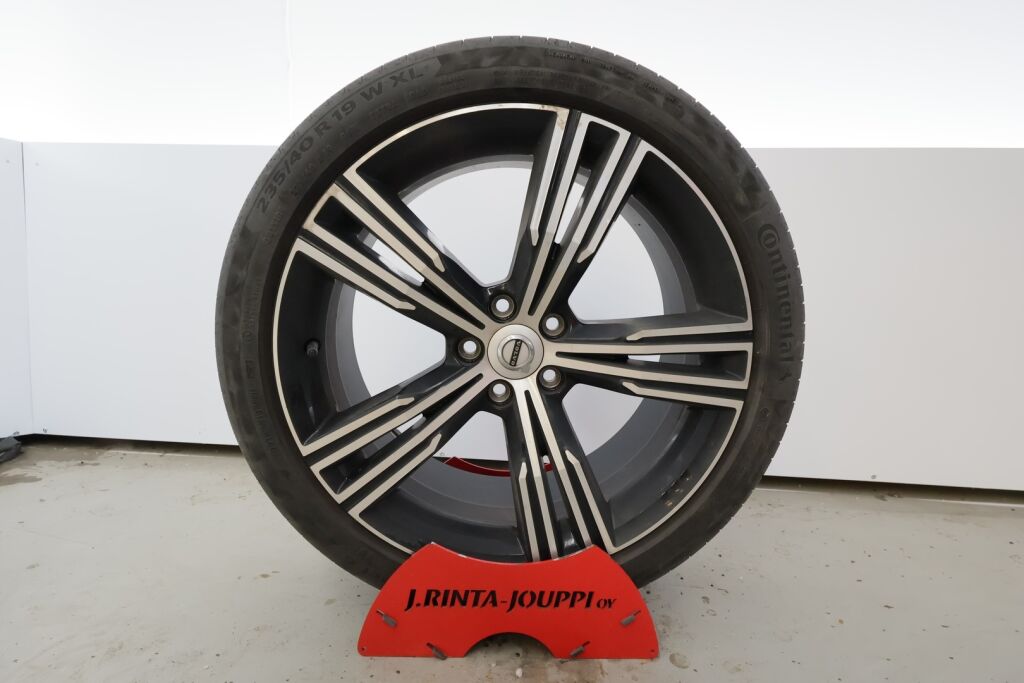 Volvo V60 2021 Harmaa