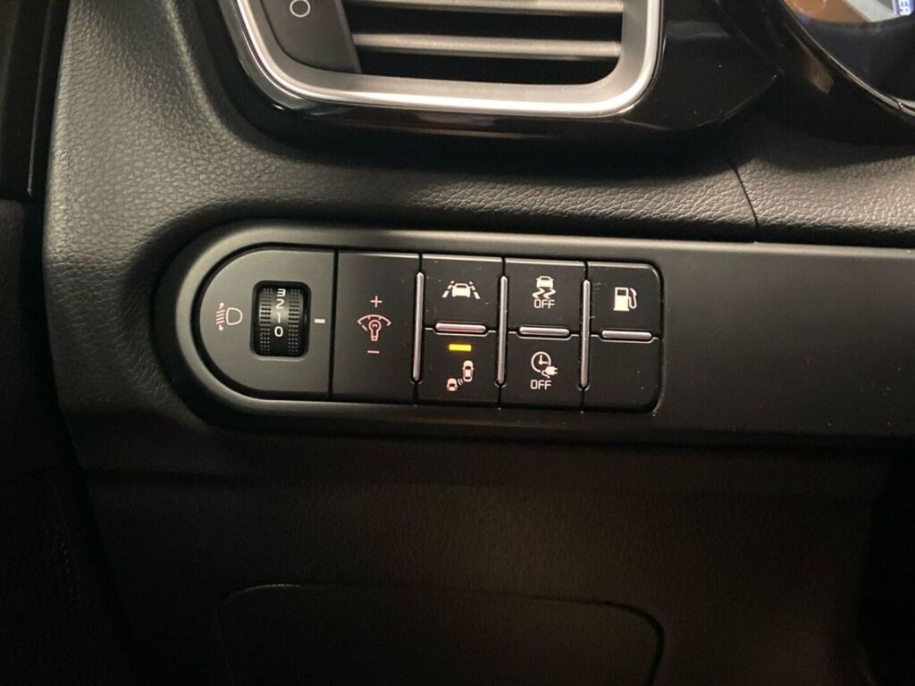 Kia Ceed 2021 Musta