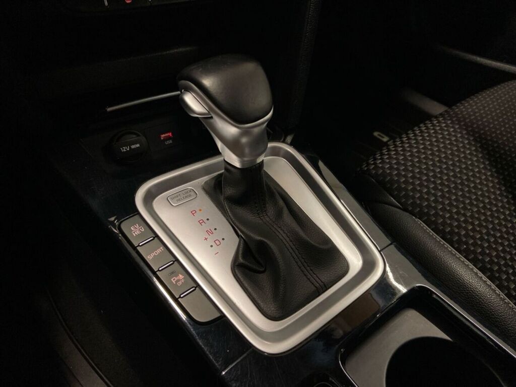 Kia Ceed 2021 Musta