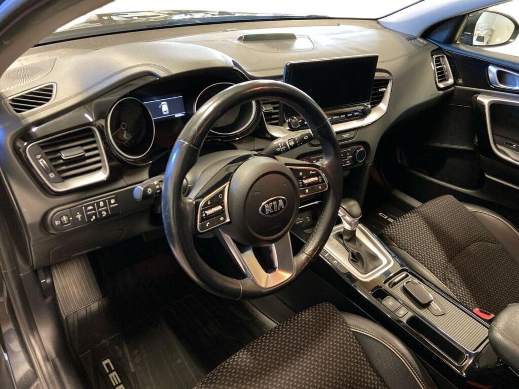 Kia Ceed 2021 Musta