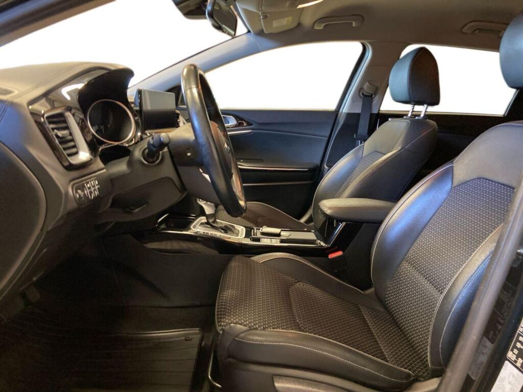 Kia Ceed 2021 Musta
