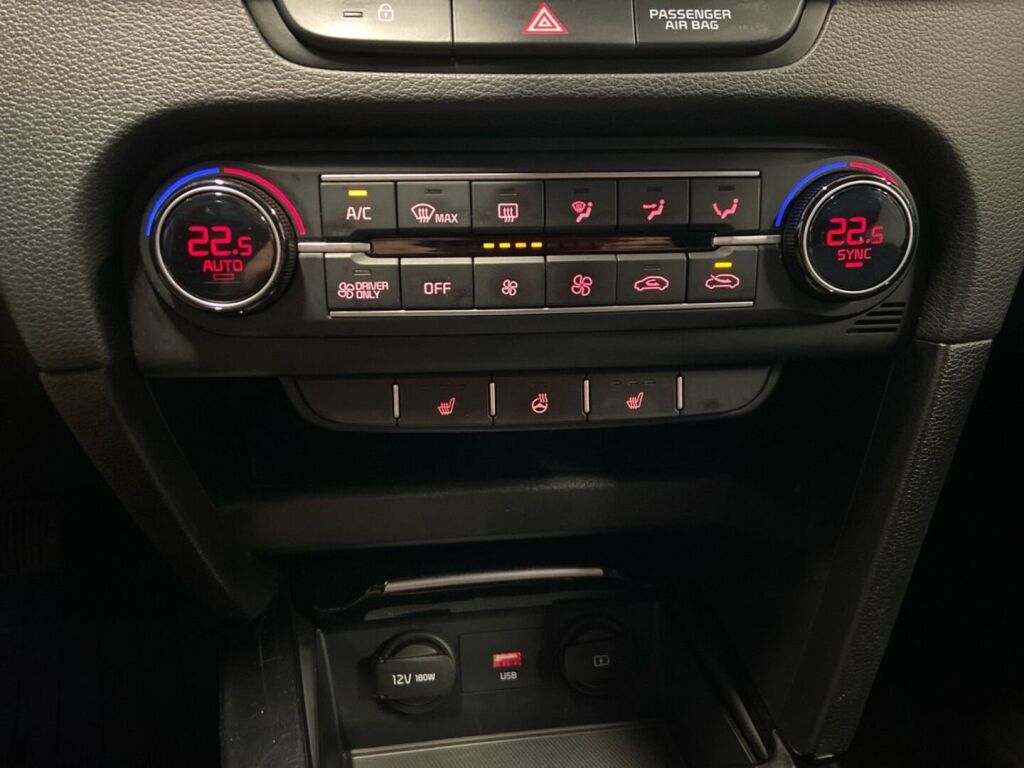 Kia Ceed 2021 Musta