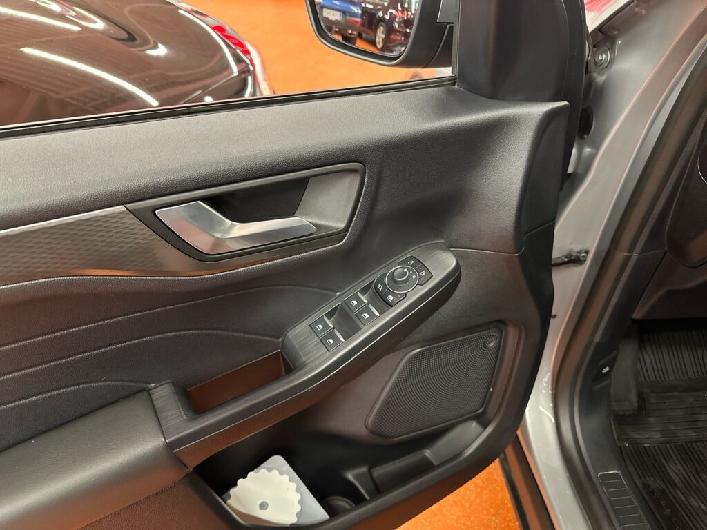 Ford Kuga 2024 Harmaa