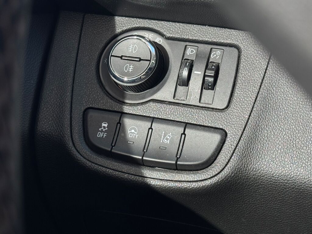 Opel Karl 2017 Valkoinen