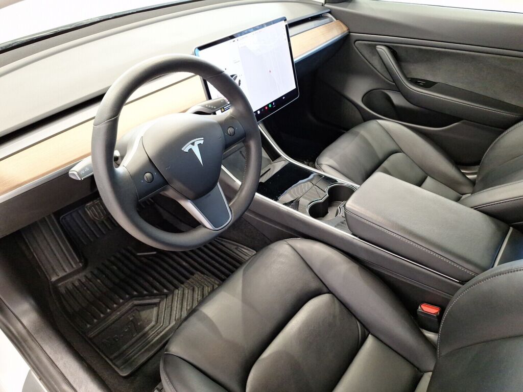 Tesla Model 3 2020 Valkoinen
