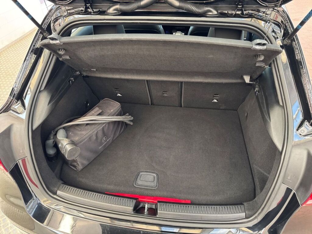 Mercedes-Benz A 2023 Musta