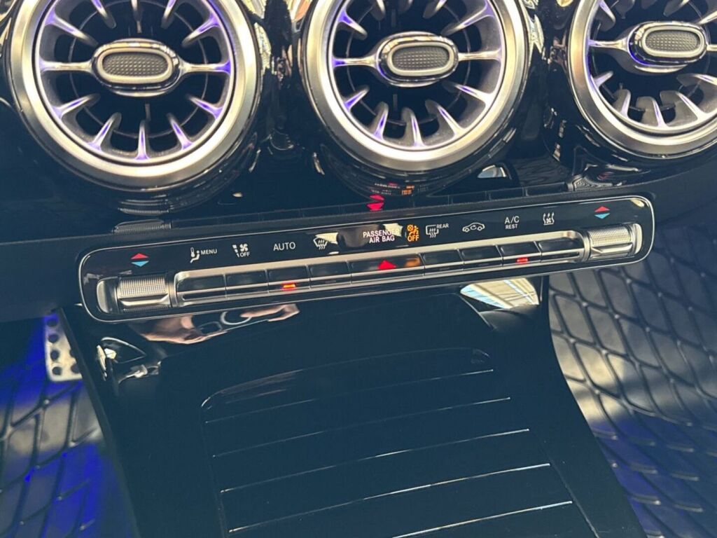 Mercedes-Benz A 2023 Musta