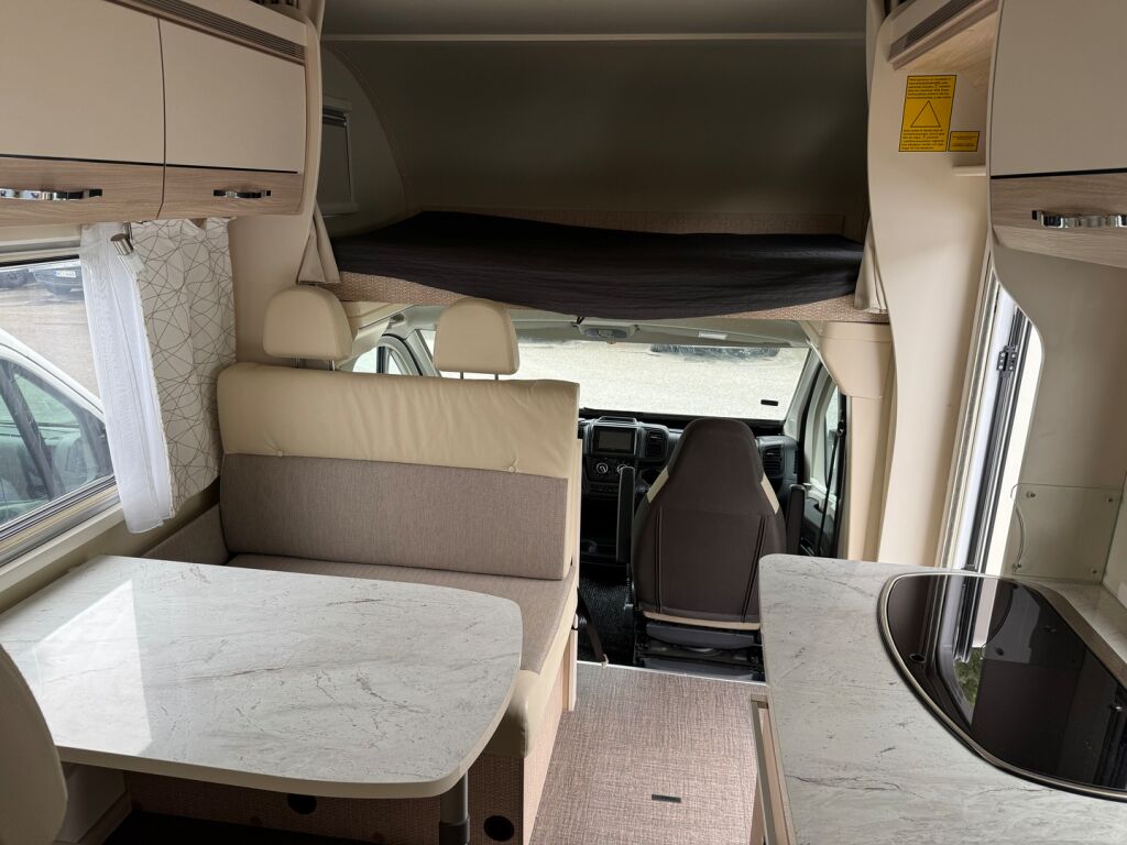 Eura mobil Activa One 690 VB 2024 Valkoinen
