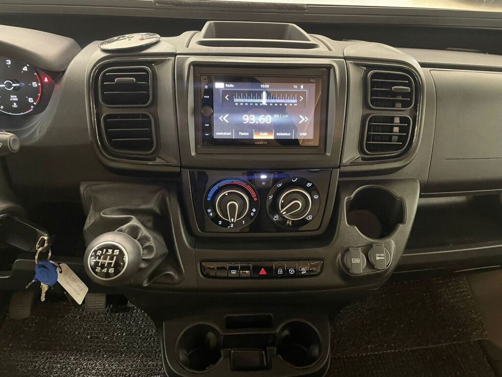 Eura mobil Activa One 690 VB 2024 Valkoinen