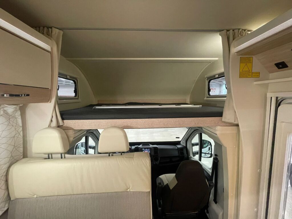 Eura mobil Activa One 690 VB 2024 Valkoinen