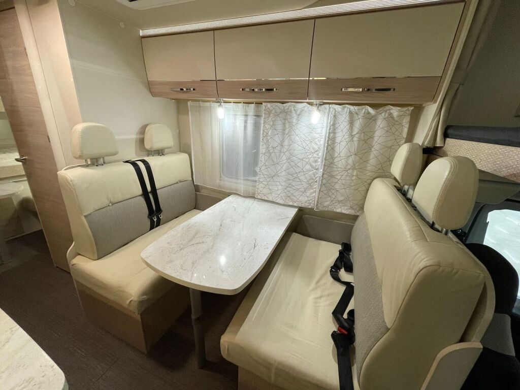 Eura mobil Activa One 690 VB 2024 Valkoinen