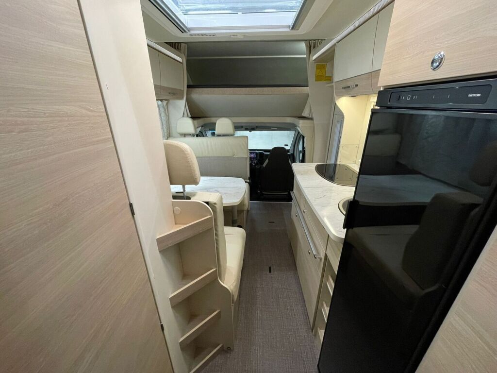 Eura mobil Activa One 690 VB 2024 Valkoinen