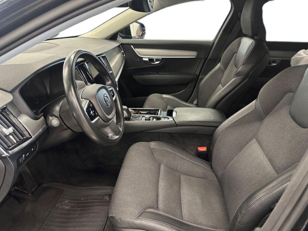 Volvo V90 2021 Musta