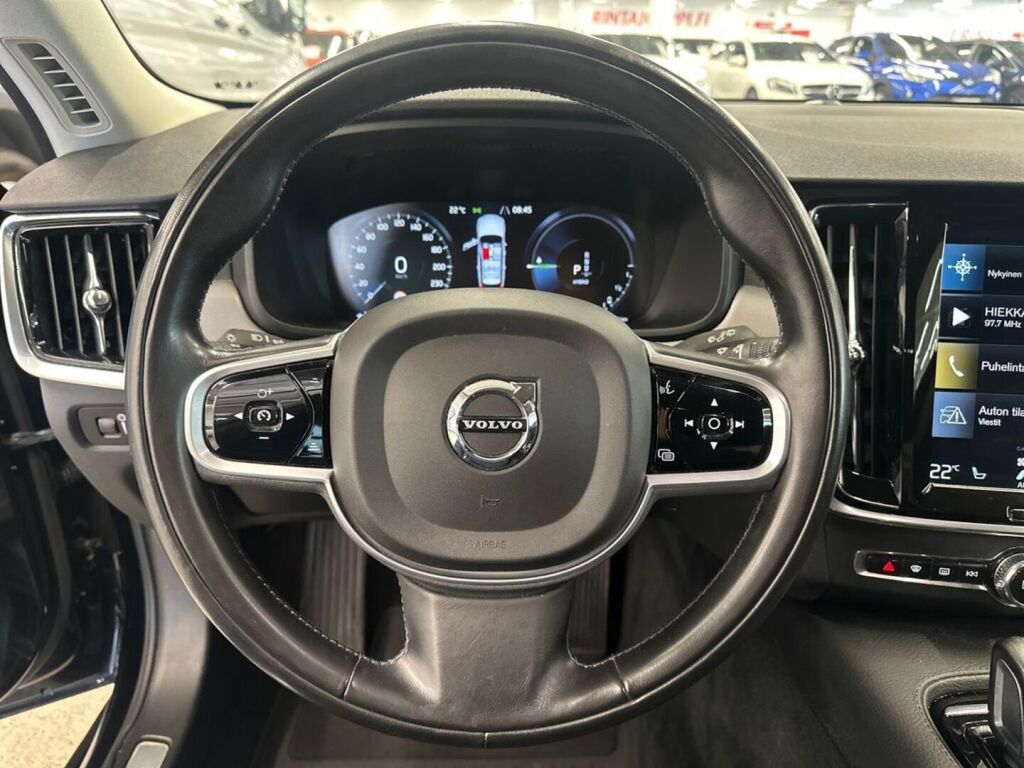 Volvo V90 2021 Musta