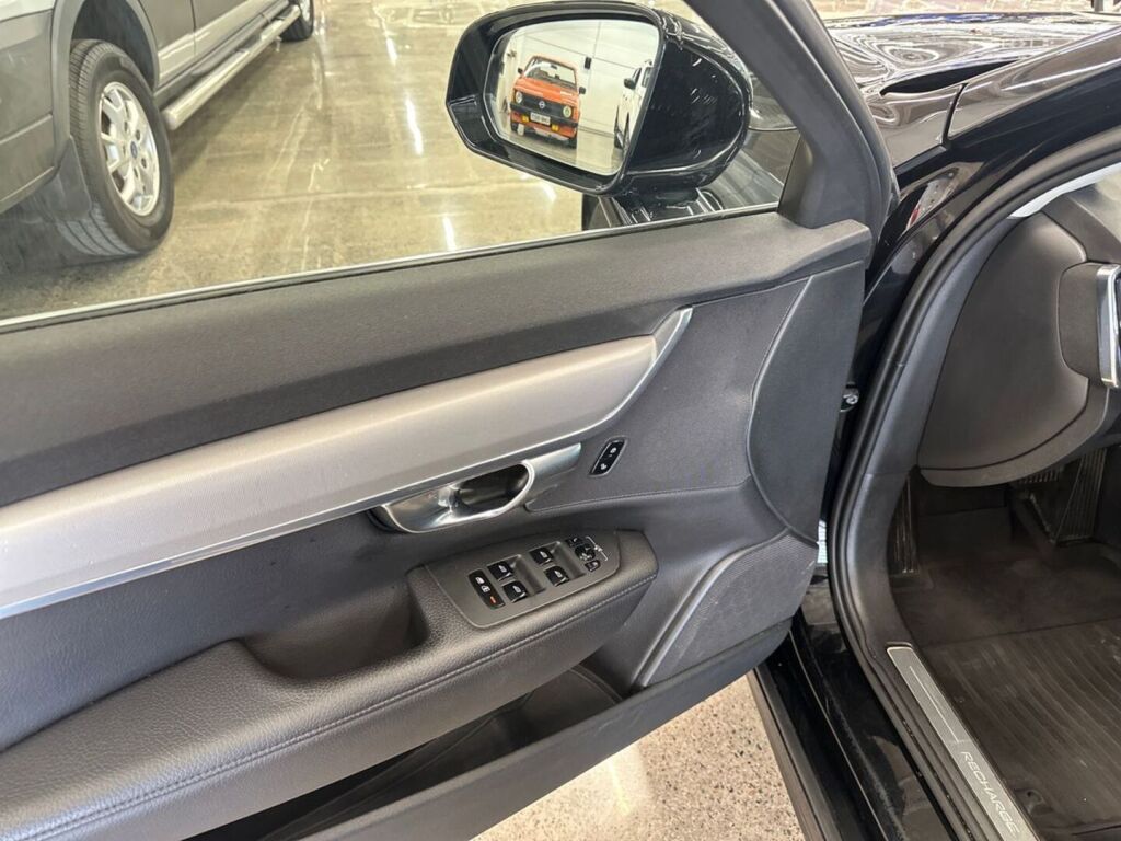 Volvo V90 2021 Musta