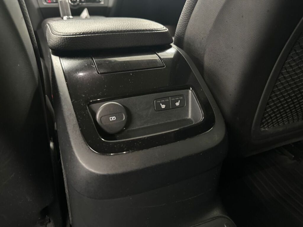 Volvo V90 2021 Musta