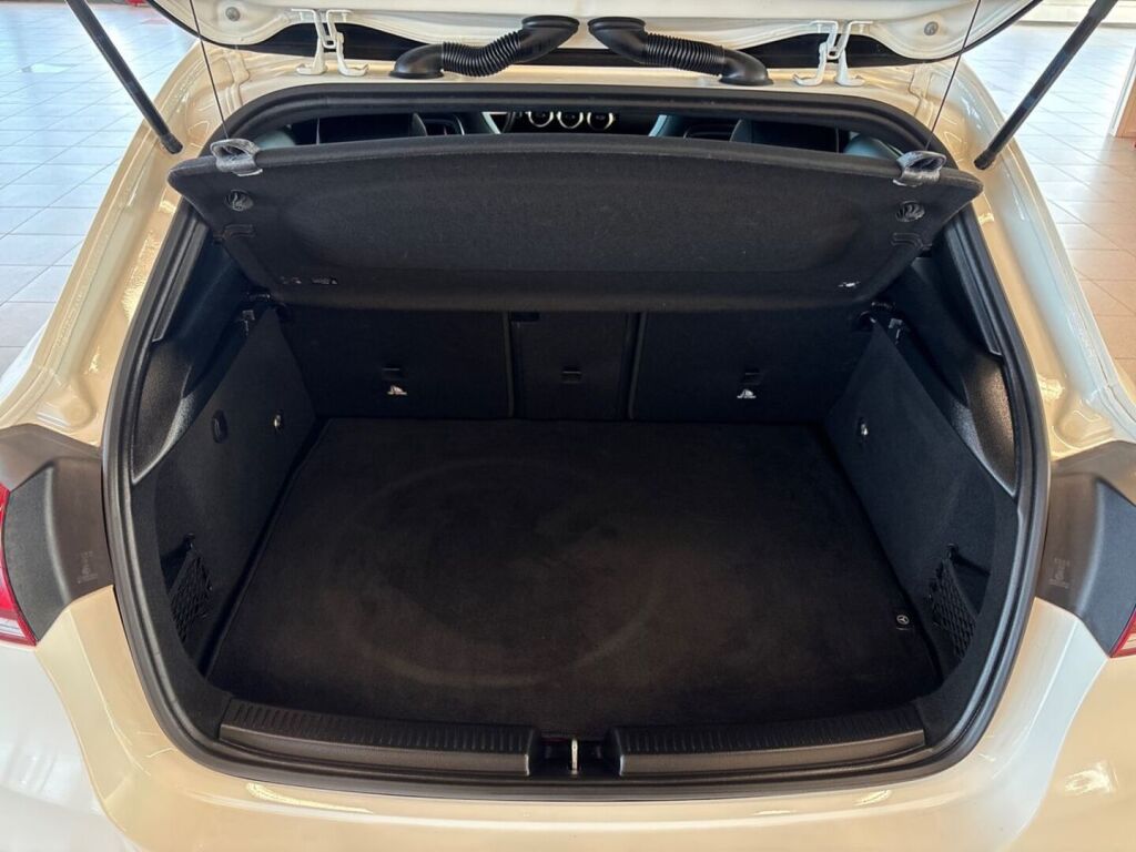 Mercedes-Benz A 2020 Valkoinen