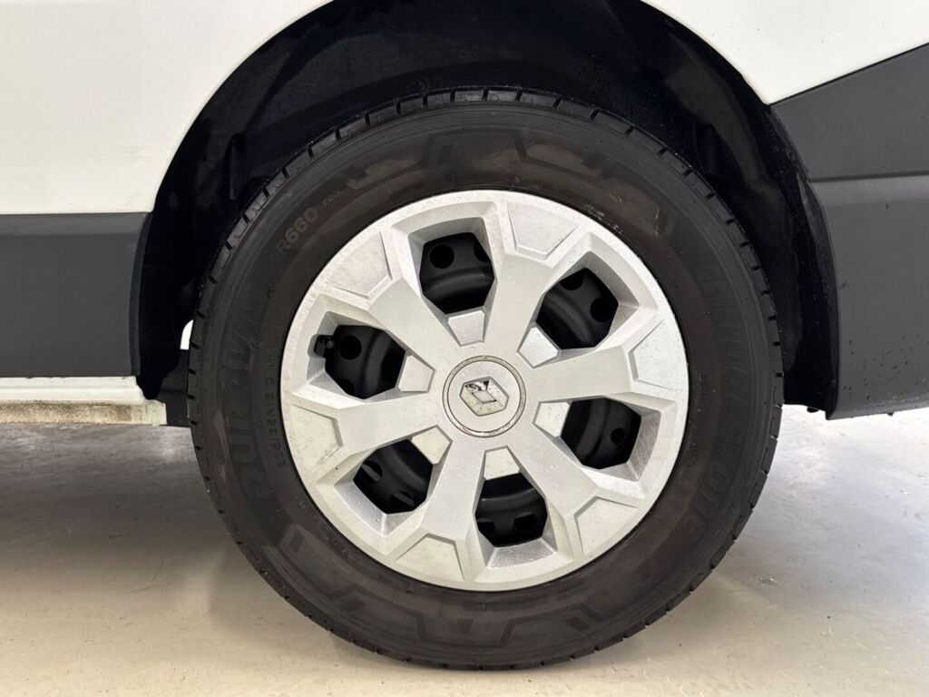 Renault Trafic 2024 Valkoinen