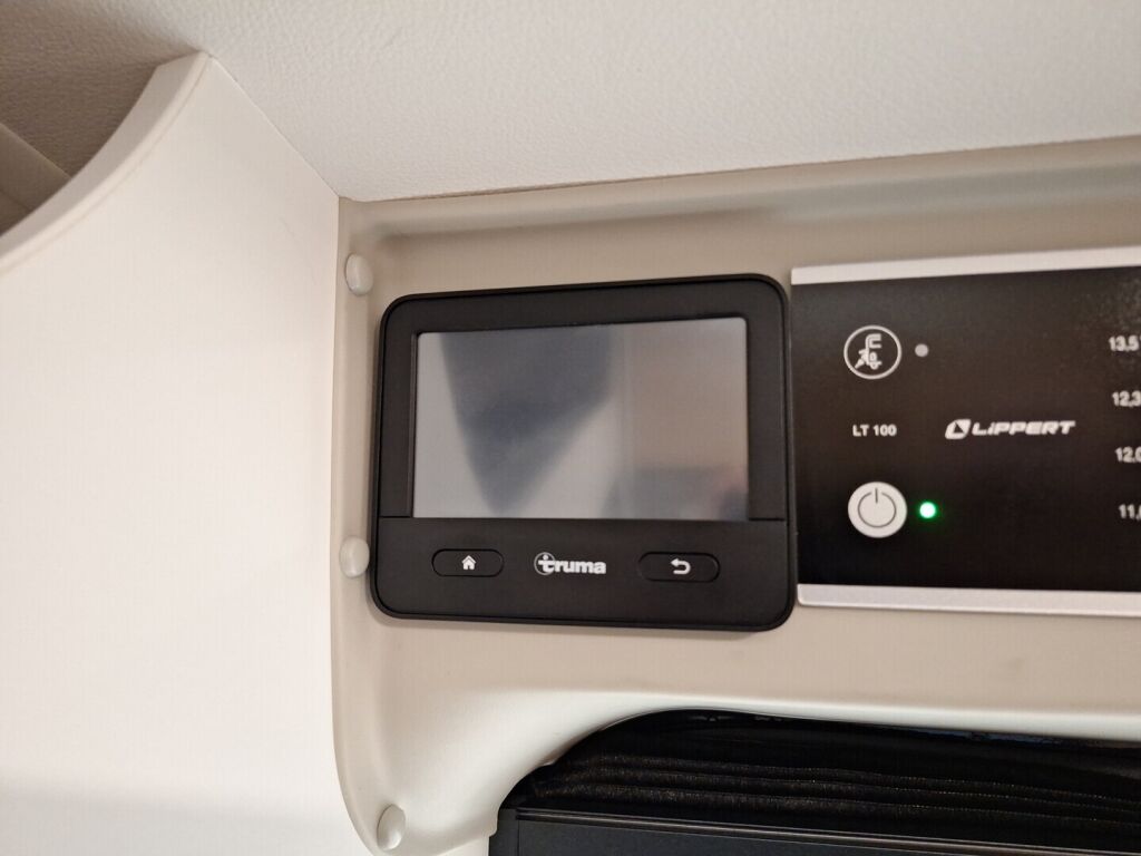 Sunlight Cliff 2024 Harmaa