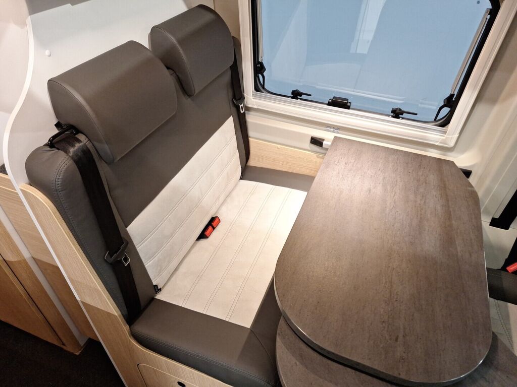 Sunlight Cliff 2024 Harmaa