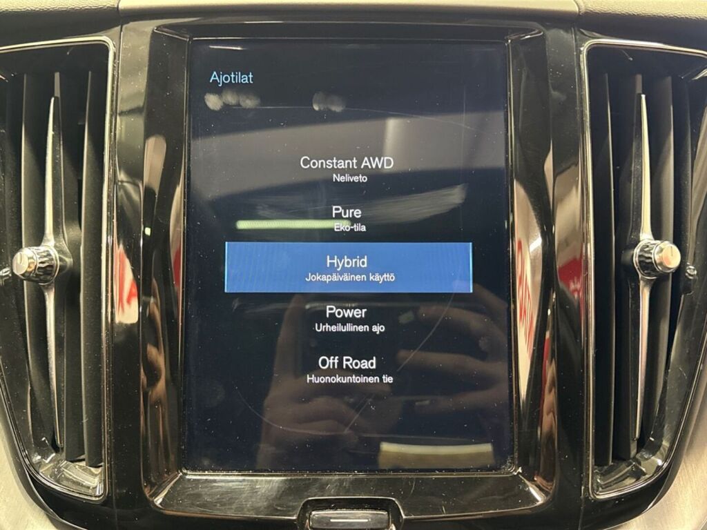 Volvo XC60 2020 Musta