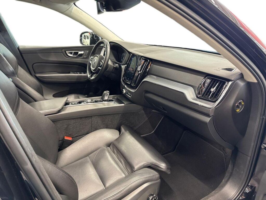 Volvo XC60 2020 Musta
