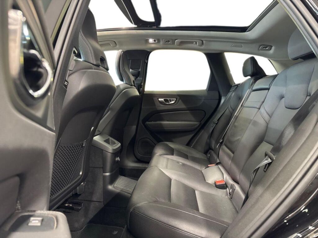 Volvo XC60 2020 Musta