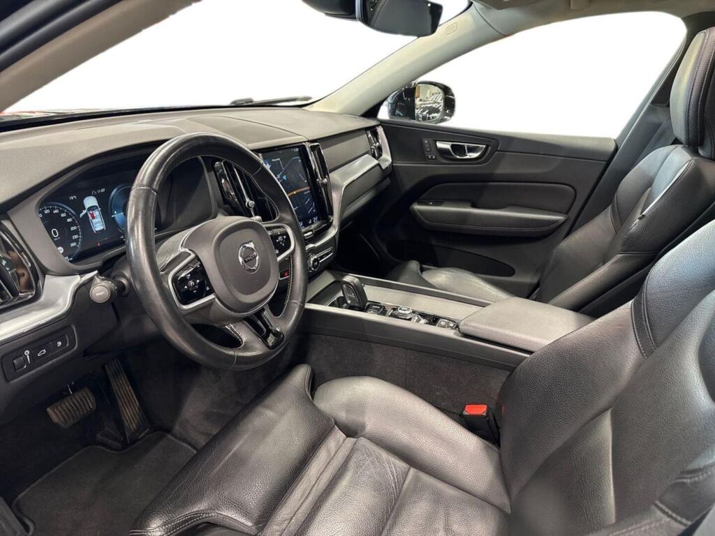 Volvo XC60 2020 Musta