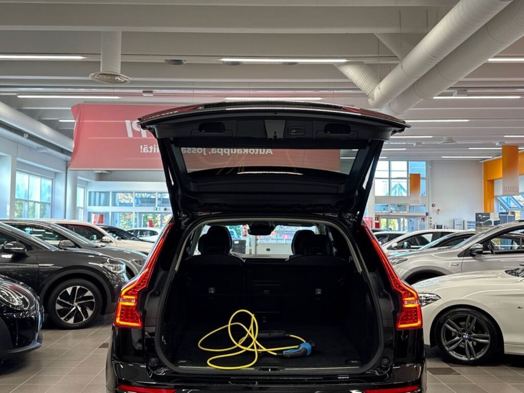 Volvo XC60 2020 Musta