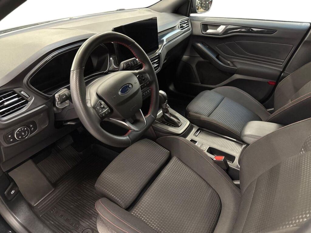 Ford Focus 2024 Musta