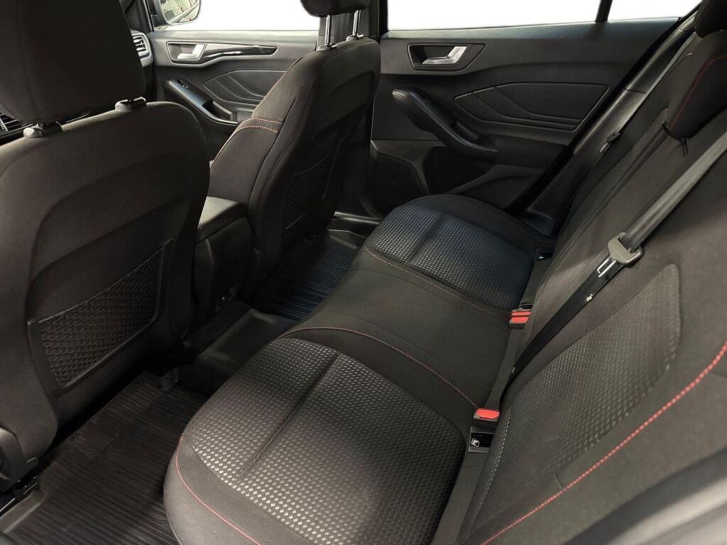 Ford Focus 2024 Musta