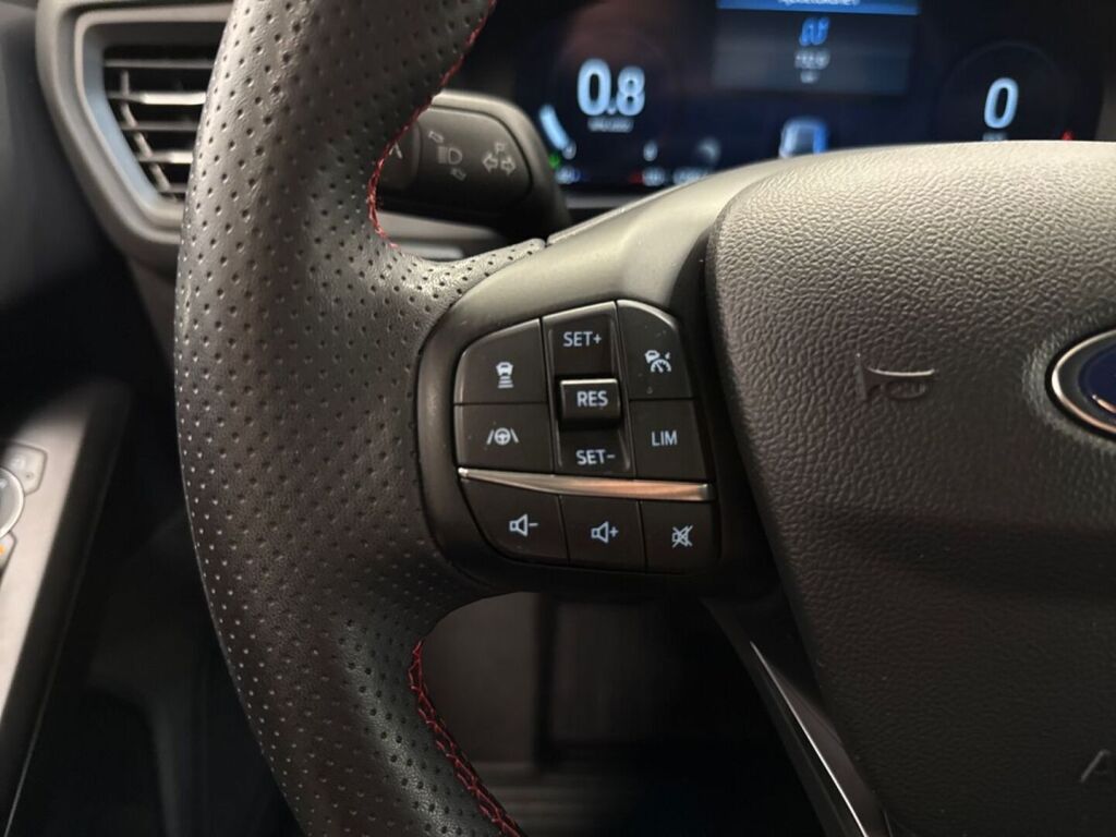 Ford Focus 2024 Musta