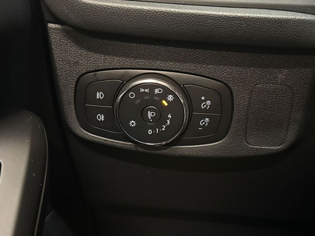 Ford Focus 2024 Musta