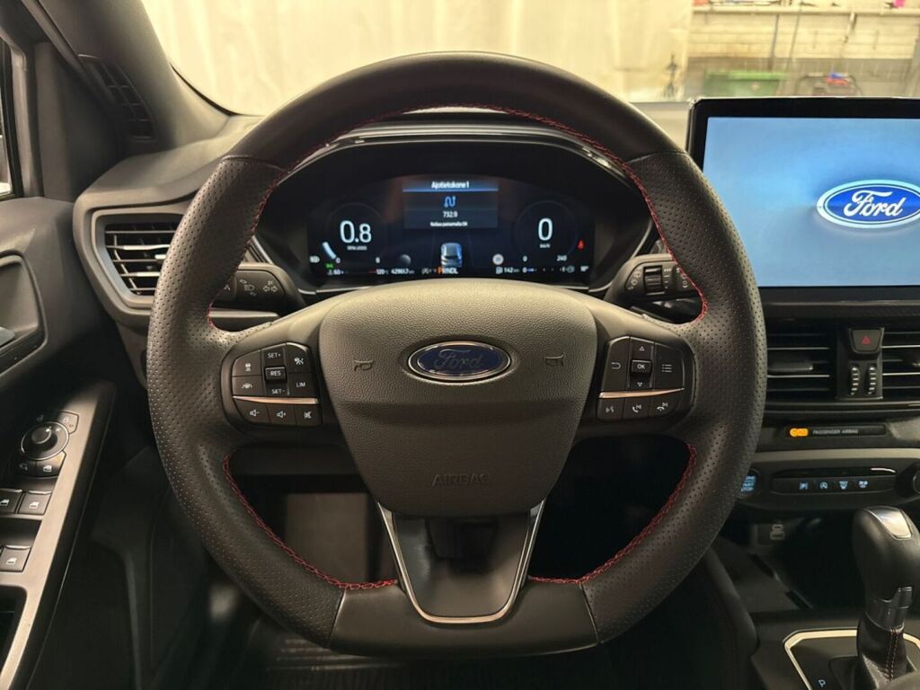 Ford Focus 2024 Musta