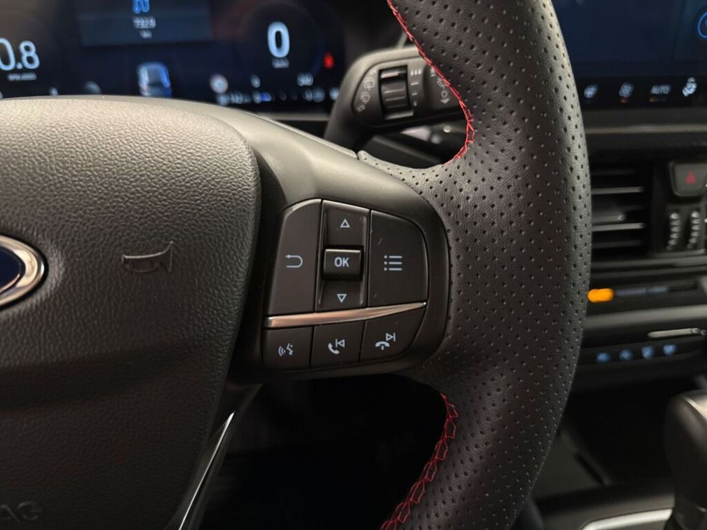 Ford Focus 2024 Musta