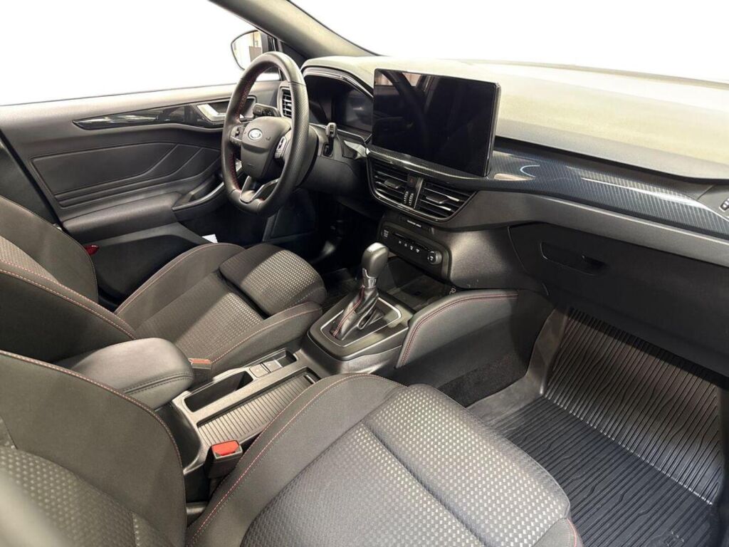 Ford Focus 2024 Musta