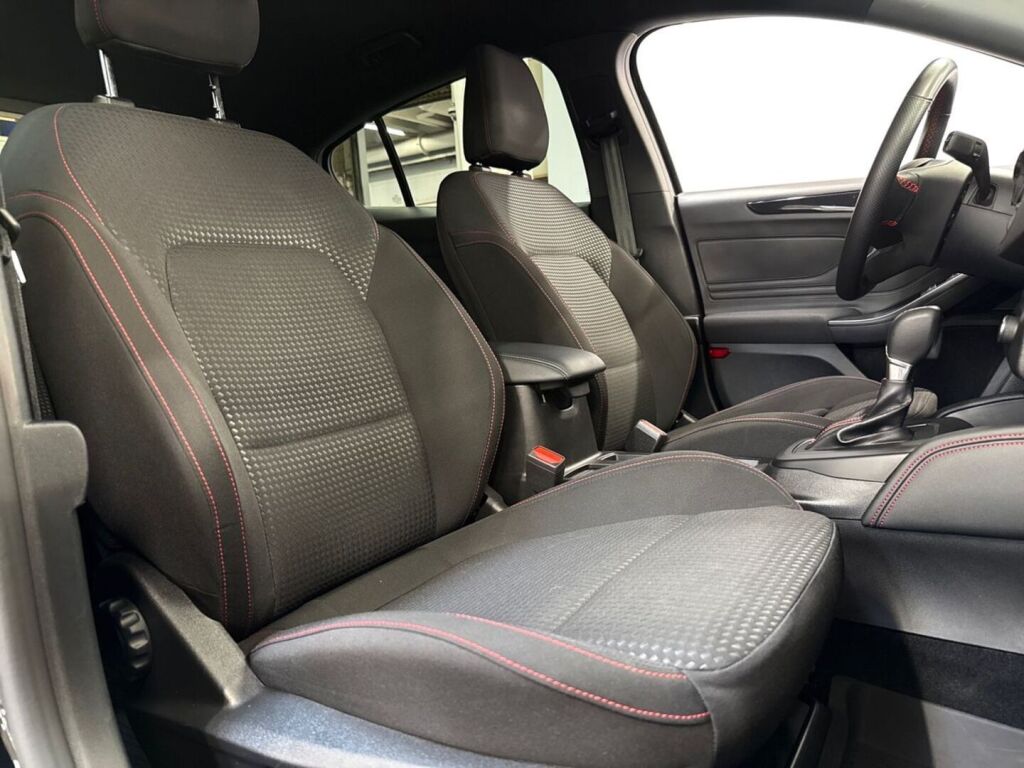 Ford Focus 2024 Musta