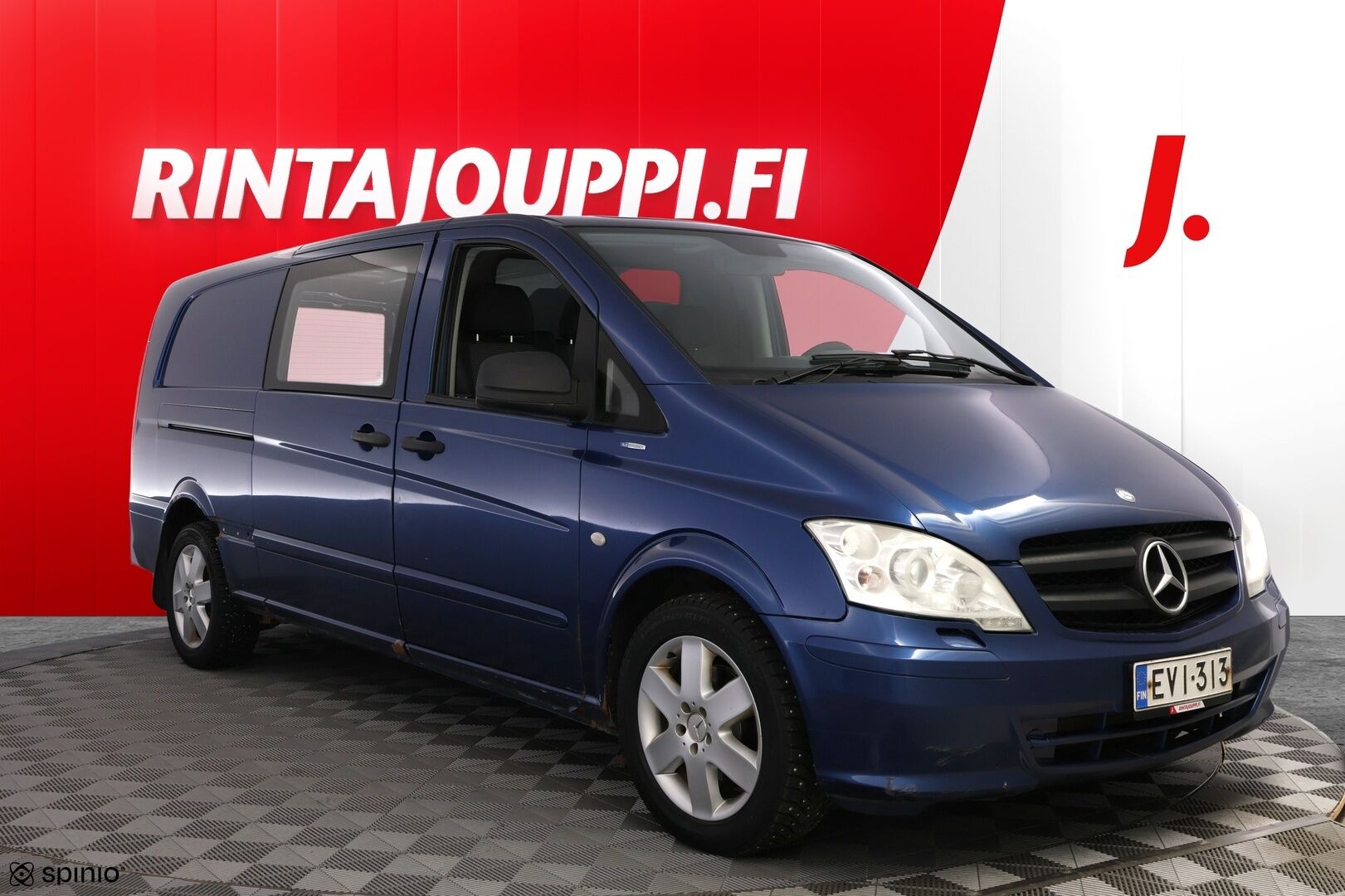 Sininen Mercedes-Benz Vito