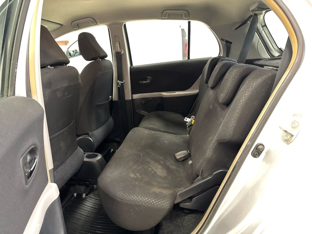 Toyota Yaris 2011 Hopea